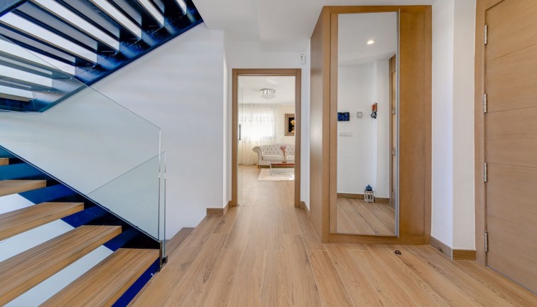 Jälleenmyynti - Erillistalo - Los balcones - Los Balcones