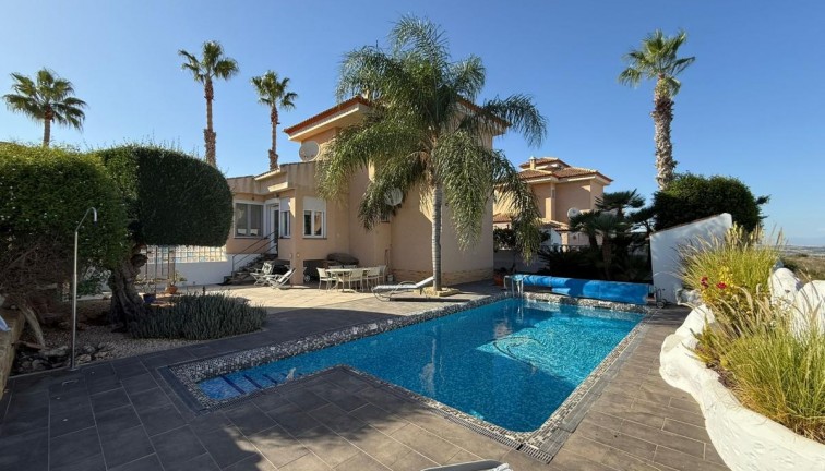 Resale - Chalet - San Miguel de Salinas