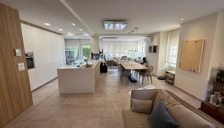 Resale - Chalet - San Miguel de Salinas