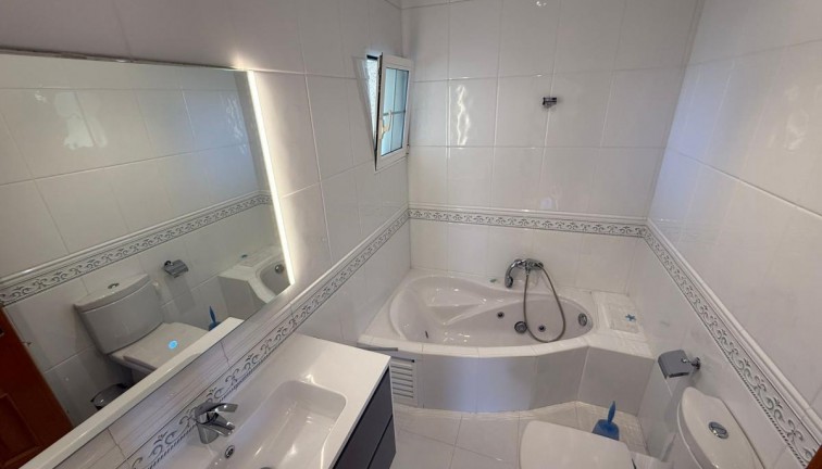 Resale - Chalet - San Miguel de Salinas