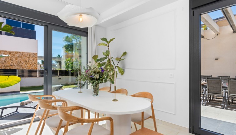 Jälleenmyynti - Erillistalo - Orihuela Costa - Lomas de Cabo Roig