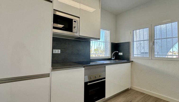 Återförsäljning - Bungalow - Orihuela Costa - Villamartín