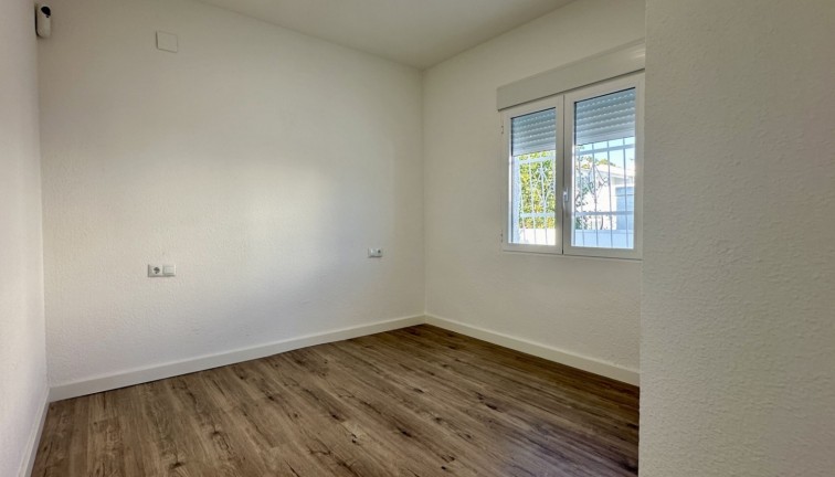 Återförsäljning - Bungalow - Orihuela Costa - Villamartín