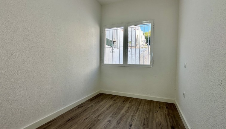 Återförsäljning - Bungalow - Orihuela Costa - Villamartín