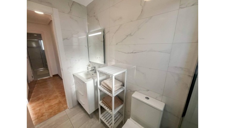 Återförsäljning - Lägenhet - Torrevieja - Punta Prima