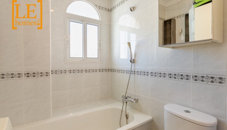 Jälleenmyynti - Asunto - Ylimmän kerroksen asunto - Torrevieja - LA MATA