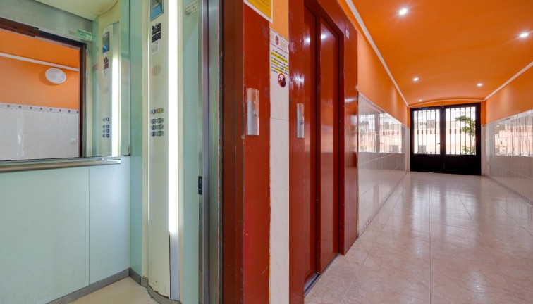 Jälleenmyynti - Asunto - Torrevieja - Acequion