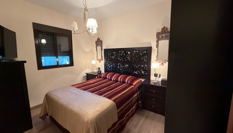 Reventa - Casa adosada - Dolores