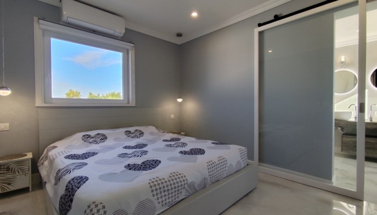 Jälleenmyynti - Erillistalo - El Mudamiento