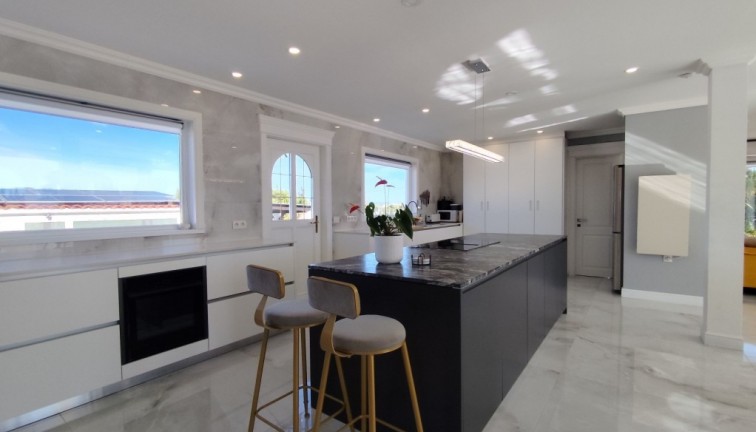 Jälleenmyynti - Erillistalo - El Mudamiento