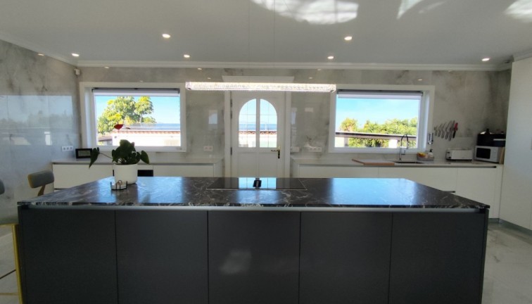 Jälleenmyynti - Erillistalo - El Mudamiento