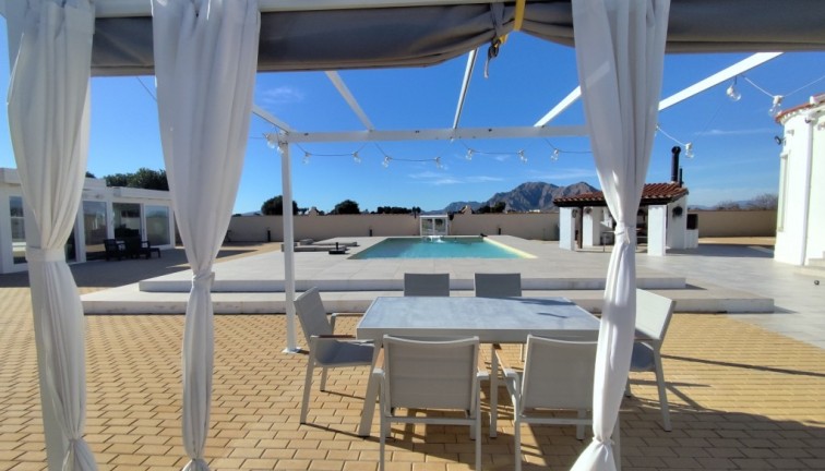 Jälleenmyynti - Erillistalo - El Mudamiento