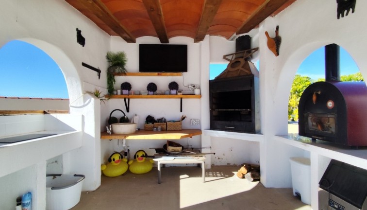 Jälleenmyynti - Erillistalo - El Mudamiento