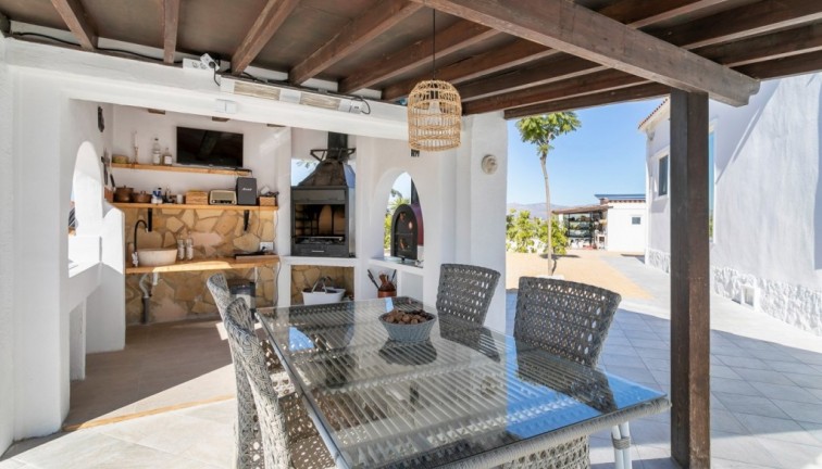 Jälleenmyynti - Erillistalo - El Mudamiento