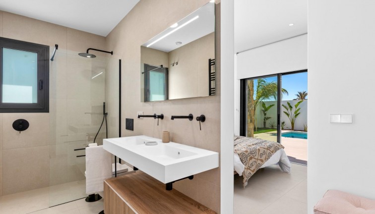 Uudistuotanto - Erillistalo - Los Alcazares - Serena Golf