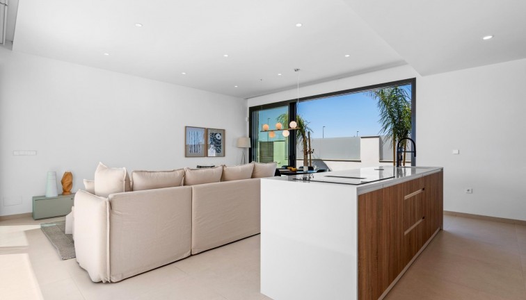 Uudistuotanto - Erillistalo - Los Alcazares - Serena Golf