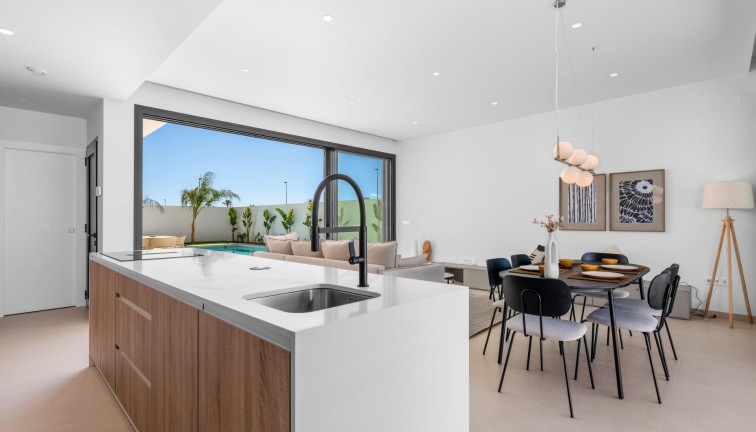 Uudistuotanto - Erillistalo - Los Alcazares - Serena Golf