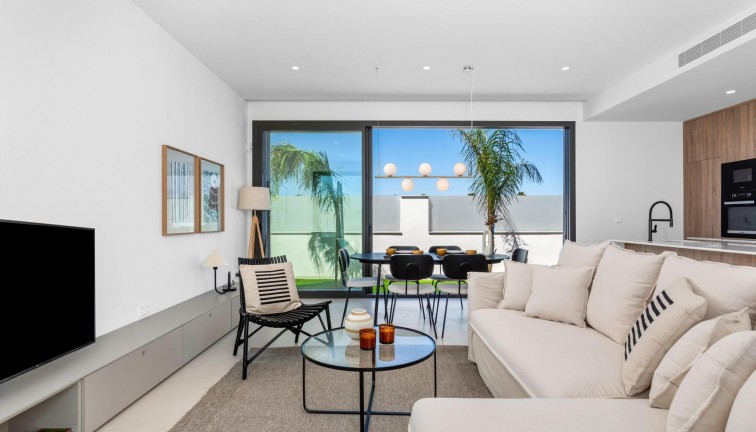 Uudistuotanto - Erillistalo - Los Alcazares - Serena Golf