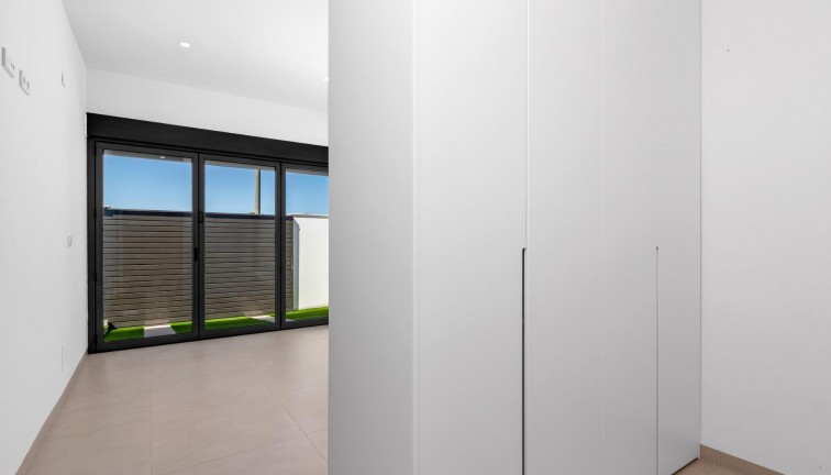 Uudistuotanto - Erillistalo - Los Alcazares - Serena Golf