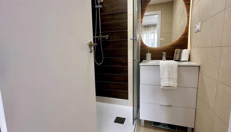 Jälleenmyynti - Asunto - Torrevieja