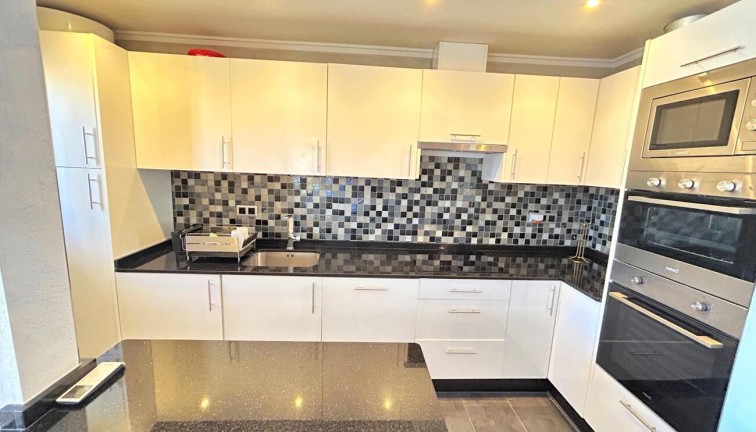 Resale - Semi-Detached - Villamartín