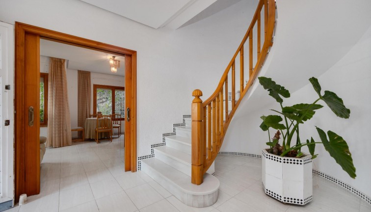 Resale - Chalet - Santa Pola