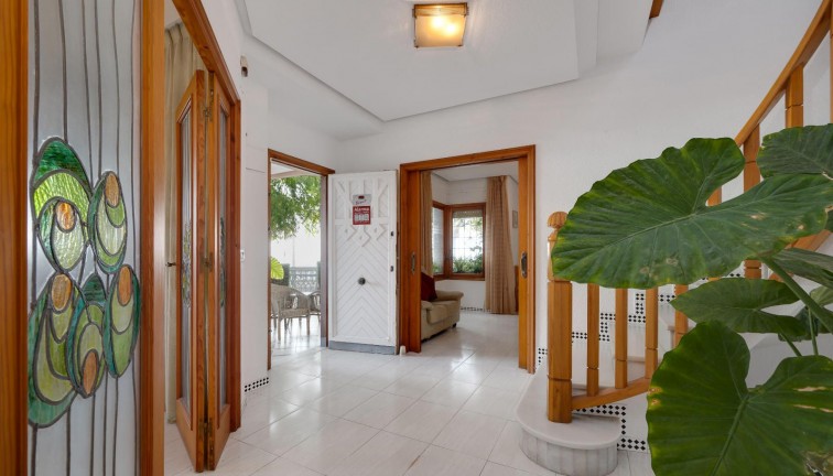 Resale - Chalet - Santa Pola