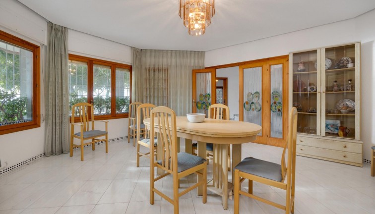 Resale - Chalet - Santa Pola