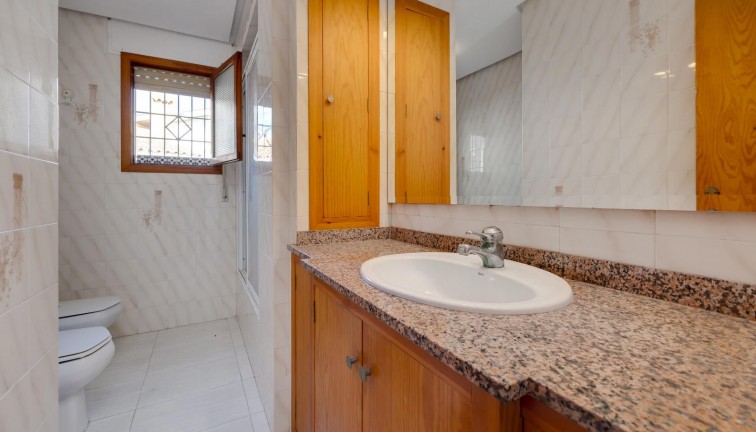 Resale - Chalet - Santa Pola