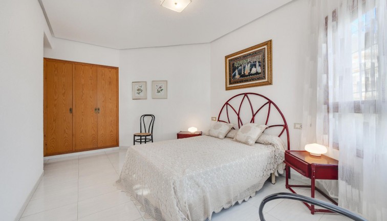 Resale - Chalet - Santa Pola