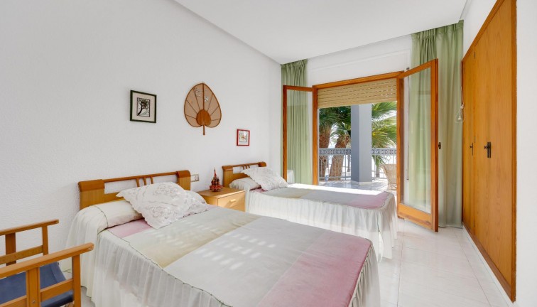 Resale - Chalet - Santa Pola