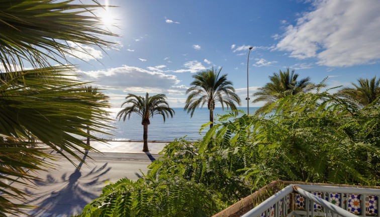 Resale - Chalet - Santa Pola