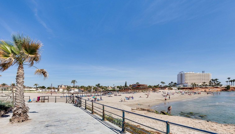 Uudistuotanto - Erillistalo - Orihuela Costa - La Zenia