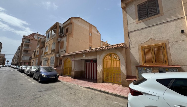 Jälleenmyynti - Autotalli - Torrevieja - Acequion