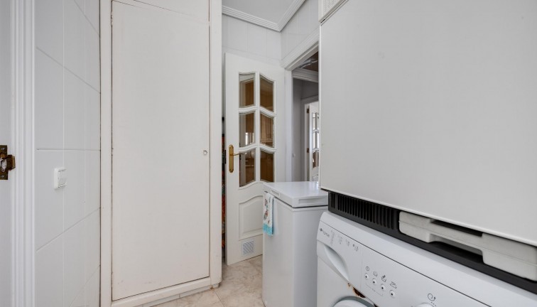 Jälleenmyynti - Asunto - Torrevieja - Acequion