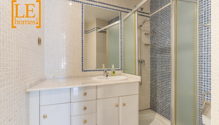 Jälleenmyynti - Asunto - Ylimmän kerroksen asunto - Torrevieja - Playa de los Locos