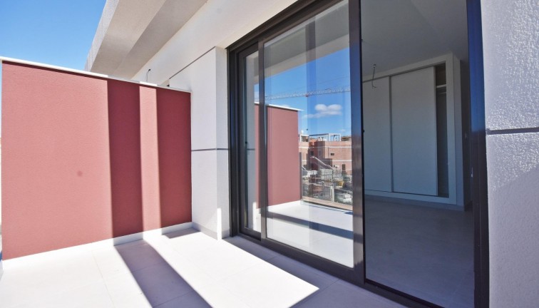 Uudistuotanto - Erillistalo - Mazarron - Puerto de Mazarron