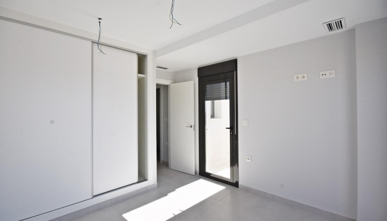 Uudistuotanto - Erillistalo - Mazarron - Puerto de Mazarron