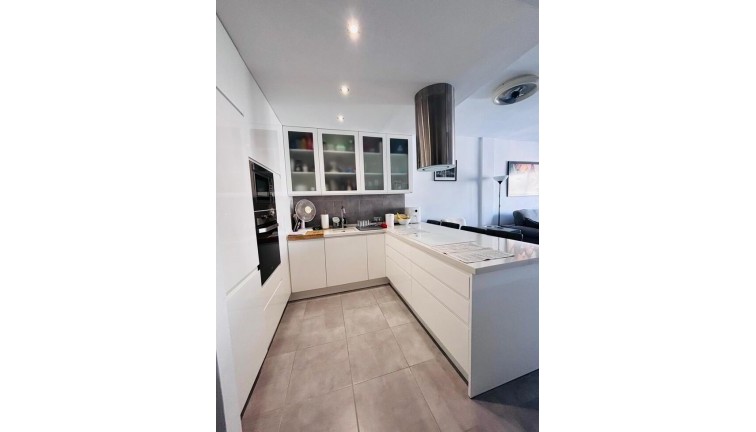 Resale - Apartment - Villamartín