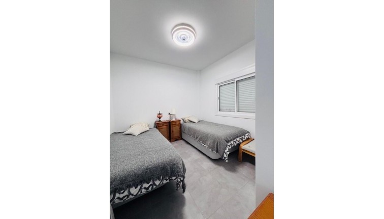 Resale - Apartment - Villamartín