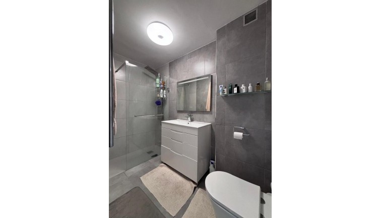 Resale - Apartment - Villamartín