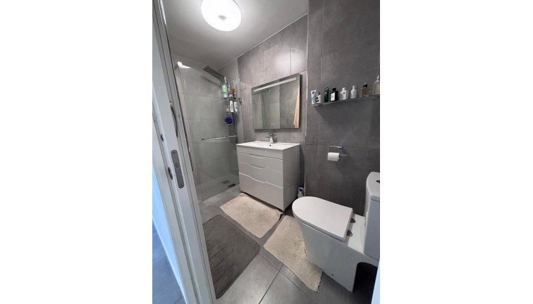 Resale - Apartment - Villamartín