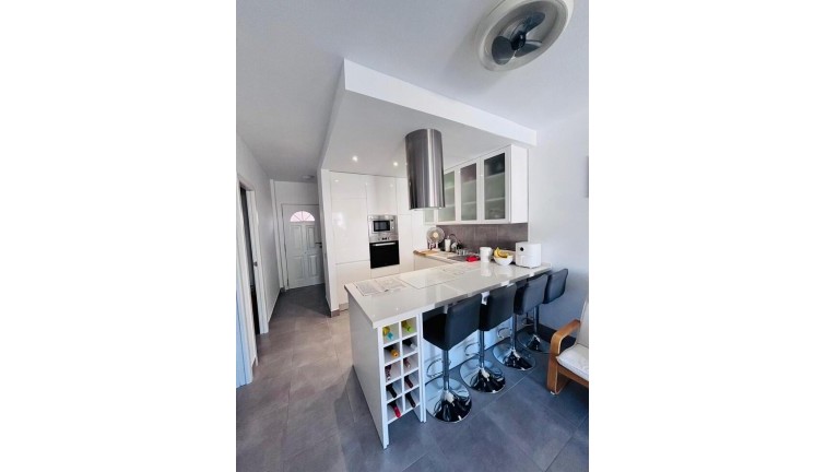 Resale - Apartment - Villamartín