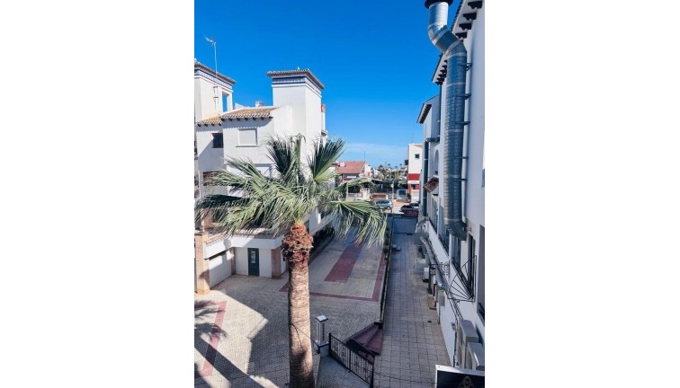 Resale - Apartment - Villamartín