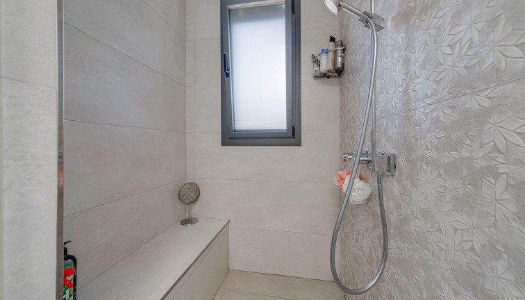 Jälleenmyynti - Erillistalo - Torrevieja - Los Balcones