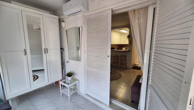 Jälleenmyynti - Yksiö - Torrevieja - LA MATA