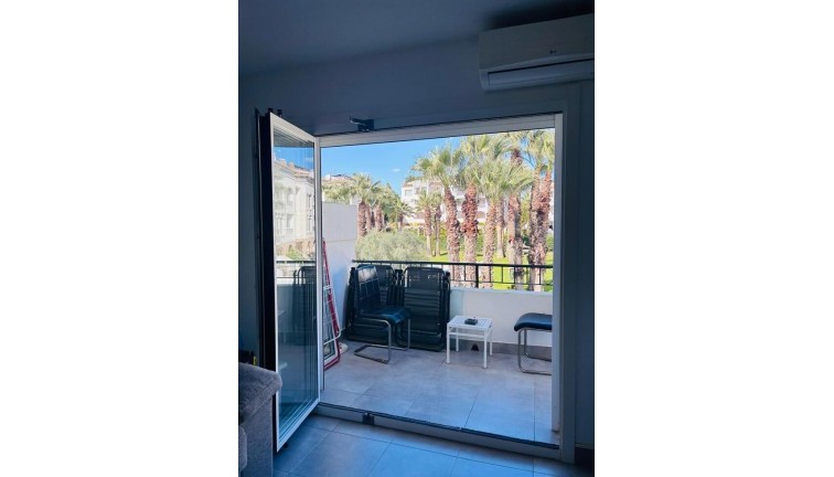 Resale - Apartment - Villamartín
