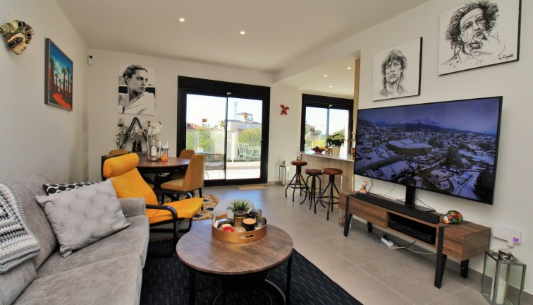 Resale - Apartment - Villamartín