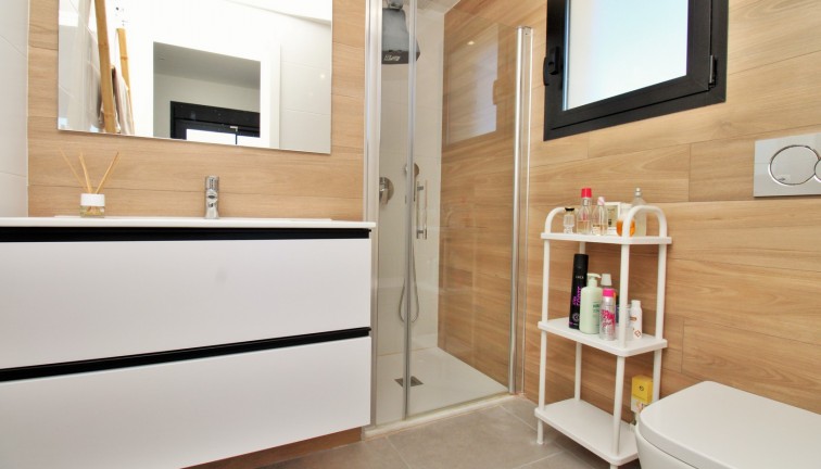 Resale - Apartment - Villamartín