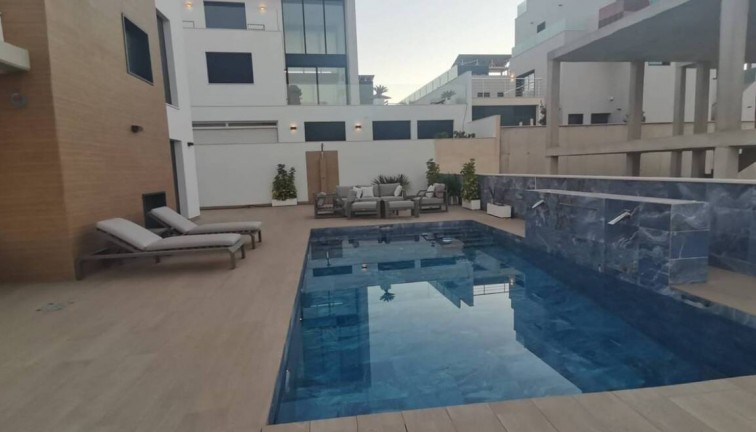 Obra nueva - Chalet - Campoamor